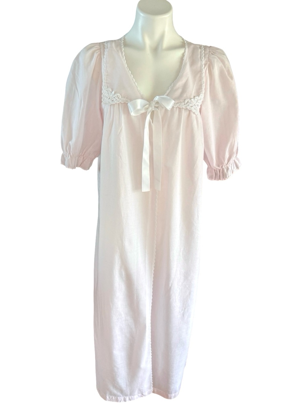 Vintage 70s Carriage Court Pink Peignoir Robe Lace Floral Applique Cottagecore M